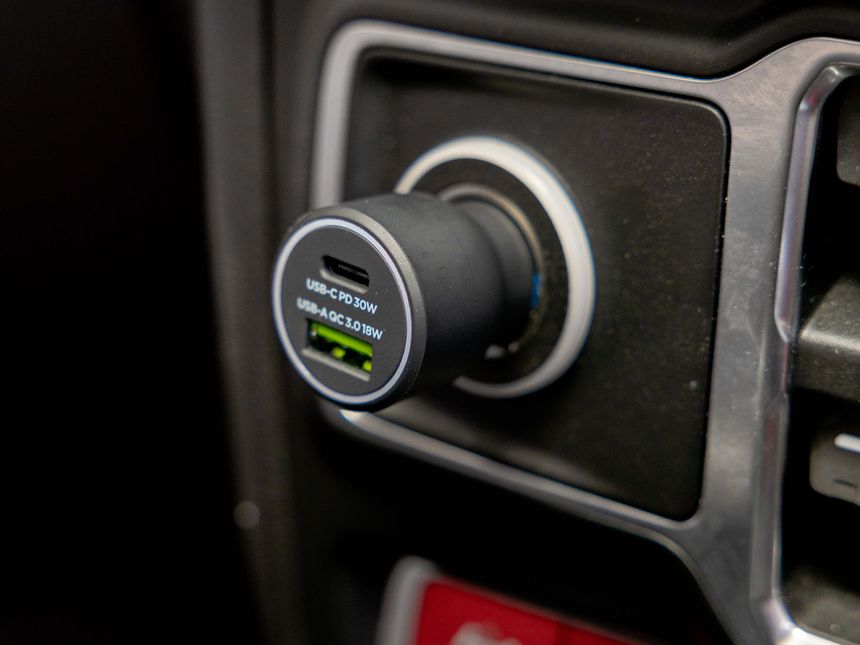 QUAD LOCK DUAL USB 12V CAR CHARGER - USB-C/USB-A