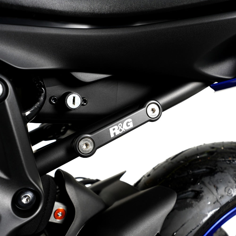 R&G Blanking Plates Rear Footrest (pair, BLACK) with reservoir holder, Yam MT-07