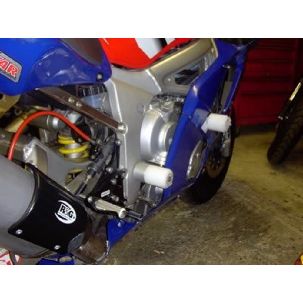 R&G Crash Protectors Yam YZF-R6 lowers '99-'02 (swingarm pivot) BLACK