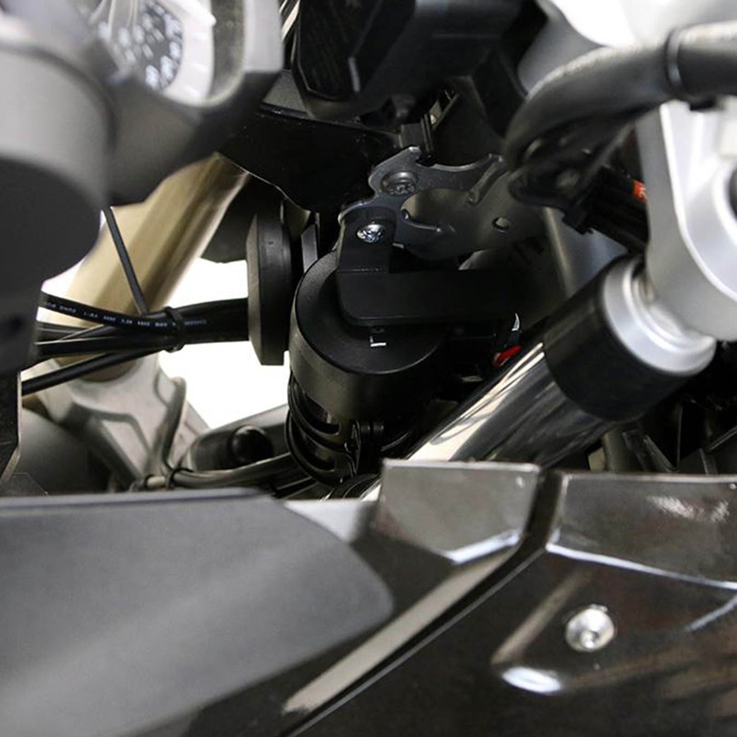 Denali Compact Horn Mount Bracket (M6) - BMW R1200GS \'13-\'16
