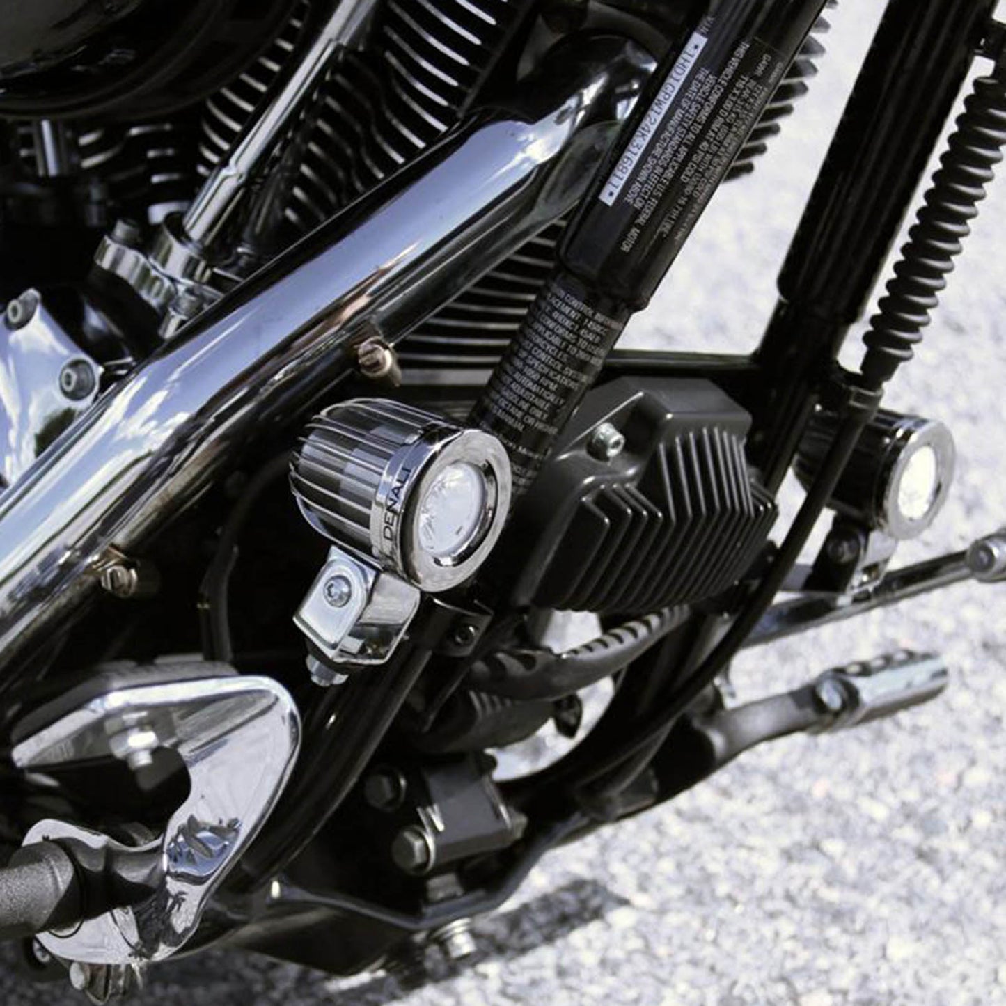 Denali Engine Guard / Frame Light Mount/ 32-38mm Diametre Tubes - Black
