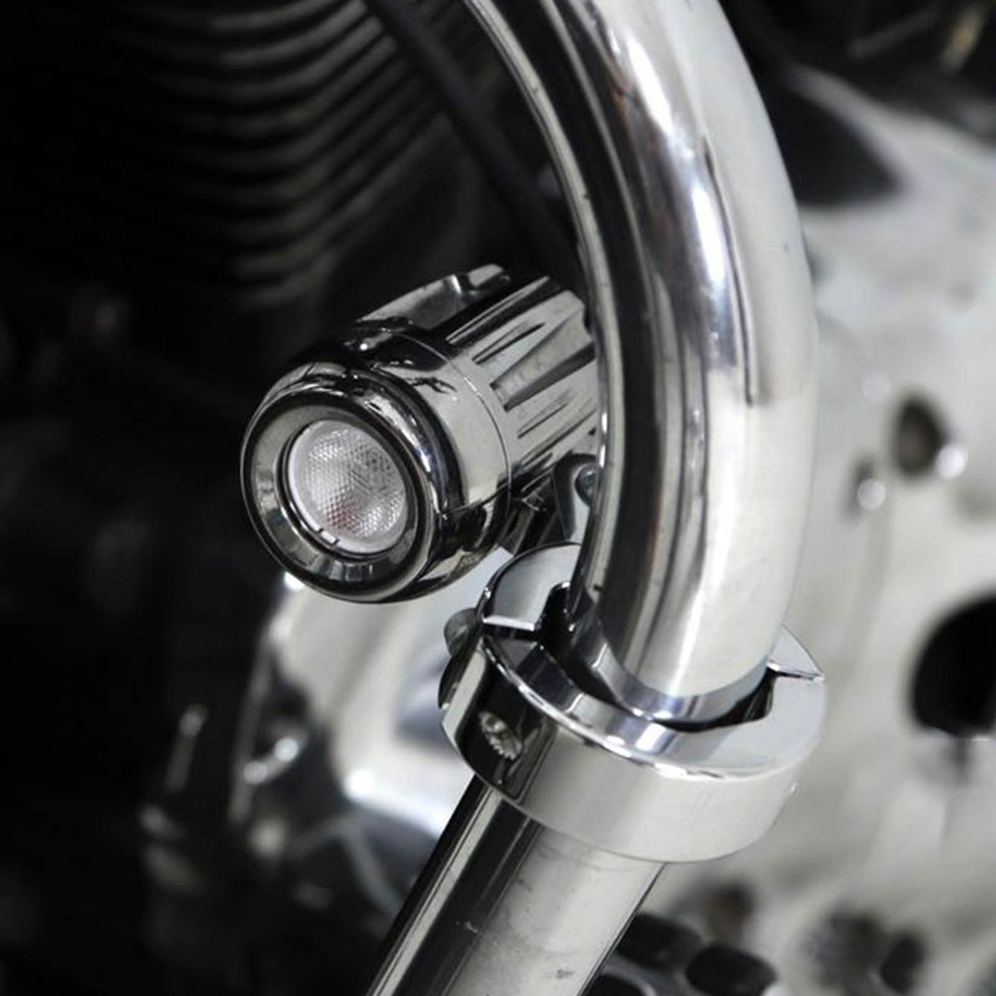Denali Engine Guard / Frame Light Mount/ 32-38mm Diametre Tubes - Chrome