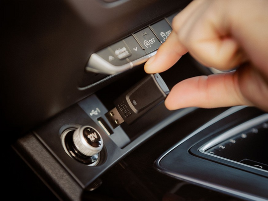 QUAD LOCK WIRELESS CARPLAY / ANDROID AUTO ADAPTOR